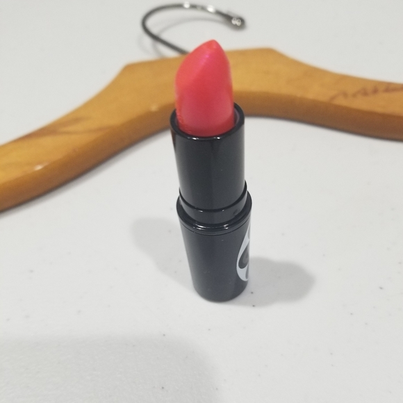 MAC  Hello Kitty Collection Big Bow Lipstick - Picture 4 of 5